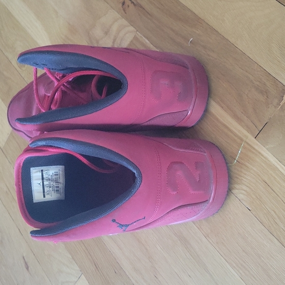 Mens Jordan Sneakers Red and black in US size 10.5 - Picture 3 of 5
